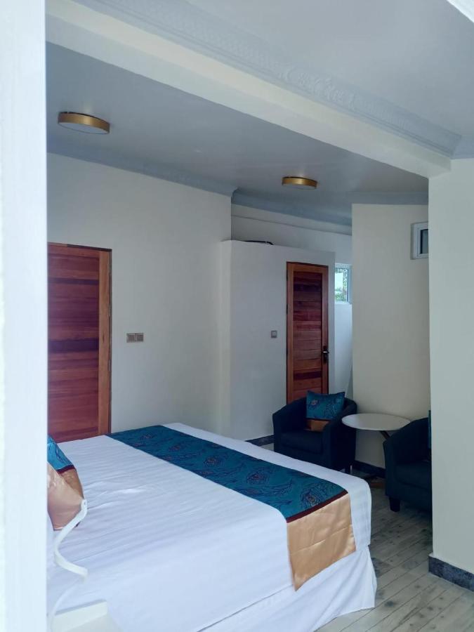 Island Life Maldives Retreat & Spa Magoodhoo Extérieur photo