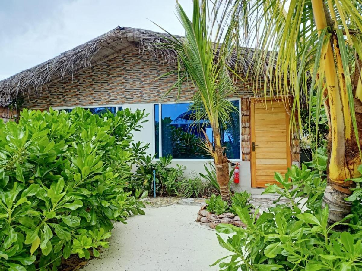 Island Life Maldives Retreat & Spa Magoodhoo Extérieur photo